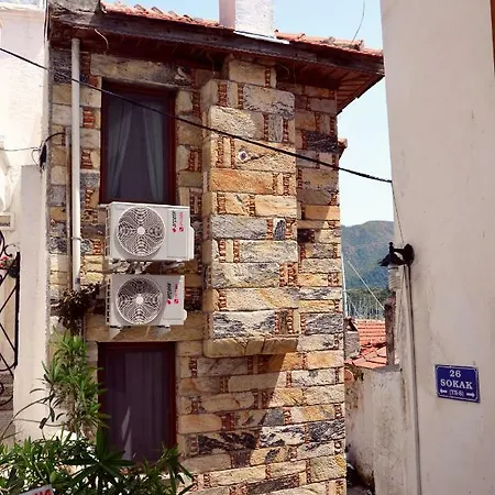 Two Stone Homes Hades 公寓 马尔马里斯