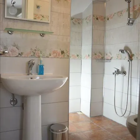 Two Stone Homes Hades * 马尔马里斯